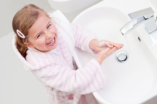 Pour vous protéger de l'infection par les vers, vous devez vous laver les mains. 